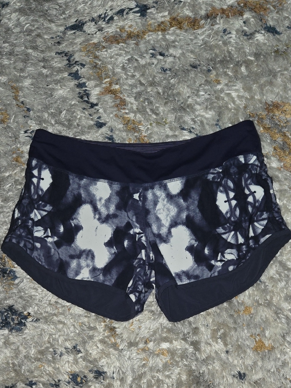 Lululemon Run: Switch Back Shorts Fully Reversavle 4" Running Short